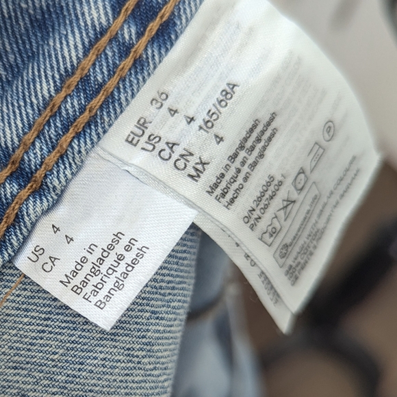 H&M buttoned denim skirt - Picture 3 of 3